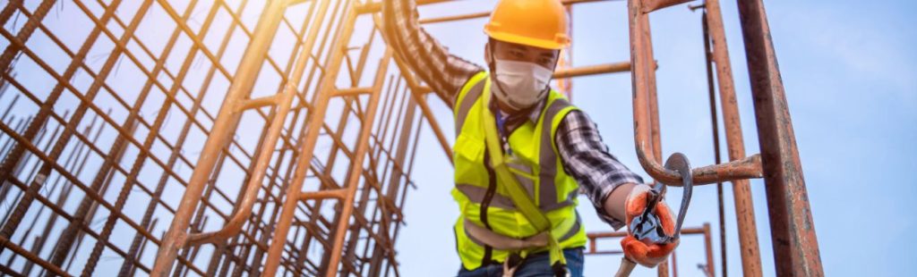 trabajador de la construccion con mascarilla