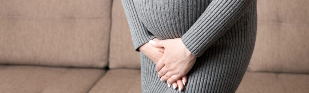 Mujer embarazada con incontinencia urinaria